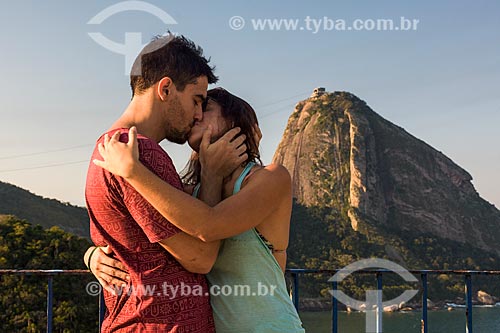  Couple kissing - Duque de Caxias Fort - also known as Leme Fort - with the Sugar Loaf in the background  - Rio de Janeiro city - Rio de Janeiro state (RJ) - Brazil
