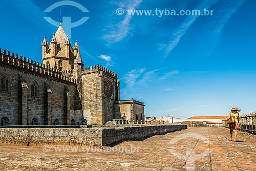  View of the Basilica Se of Nossa Senhora da Assuncao (1250) from cloister  - Evora municipality - Evora district - Portugal
