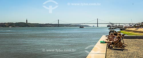  View of Tejo River with the Ponte 25 de abril (April 25 Bridge) in the background  - Lisbon - Lisbon district - Portugal