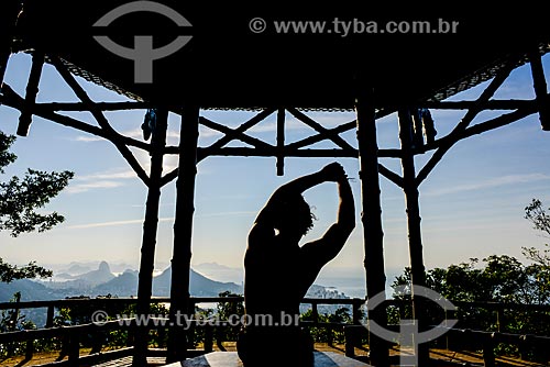  Man stretching - Vista Chinesa (Chinese View) - Tijuca National Park  - Rio de Janeiro city - Rio de Janeiro state (RJ) - Brazil