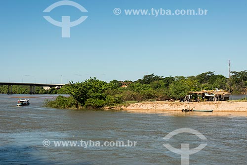  Parnaiba River margin - natural boundary between Piaui and Maranhao states - with the Presidente Jose Sarney Bridge - also known as Amizade Bridge (Friendship Bridge) to the left  - Teresina city - Piaui state (PI) - Brazil