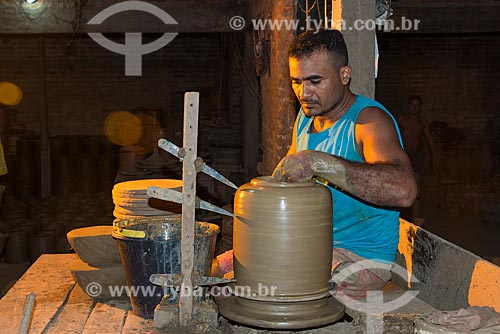  Artisan molding a clay filter - Poti Velho Pole of the Handicraft Ceramic  - Teresina city - Piaui state (PI) - Brazil
