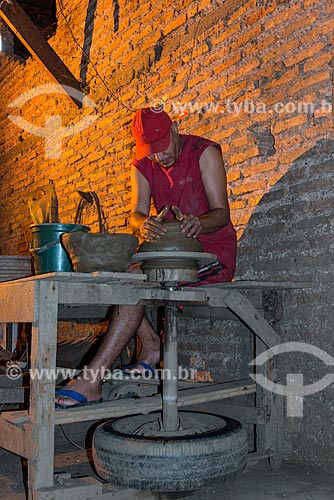  Artisan molding clay - Poti Velho Pole of the Handicraft Ceramic  - Teresina city - Piaui state (PI) - Brazil