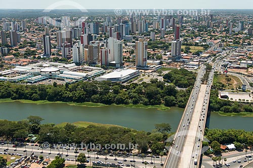  Aerial photo of the Juscelino Kubitschek Bridge (1957) - also known as Frei Serafim Avenue Bridge - with the Riverside Mall to the left  - Teresina city - Piaui state (PI) - Brazil