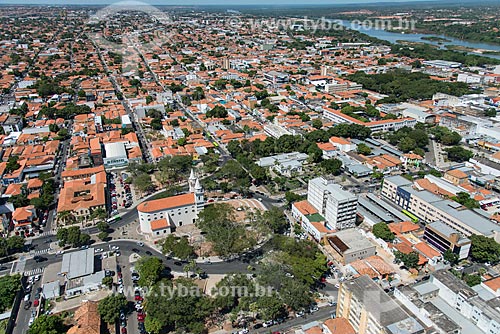  Aerial photo of the Sao Benedito Church (1886) - to the left - and the Karnak Palace (1953) - headquarters of the State Government - to the right - with houses of city center neighborhood  - Teresina city - Piaui state (PI) - Brazil
