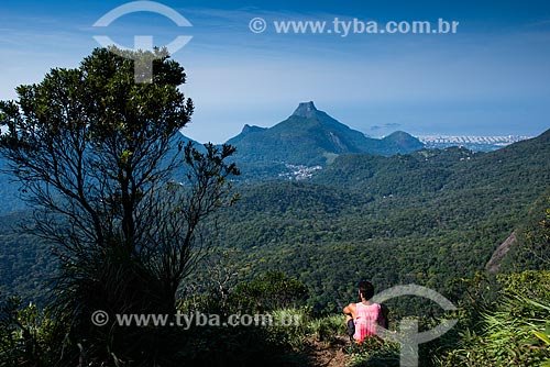  Man observing the landscape from Tijuca Peak  - Rio de Janeiro city - Rio de Janeiro state (RJ) - Brazil
