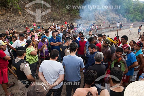  Indians of Krenak tribe closing Vale do Rio Doce Company railroad - protest to Doce River pollution after dam rupture of the Samarco company mining rejects in Mariana city (MG)  - Resplendor city - Minas Gerais state (MG) - Brazil