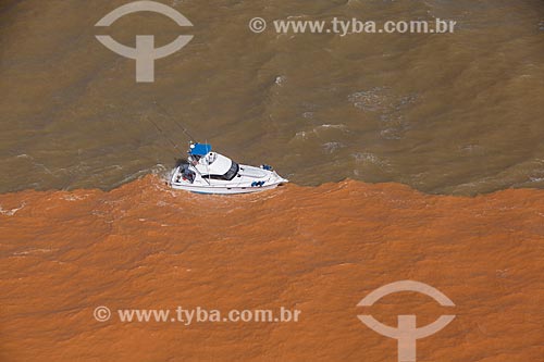  Aerial photo of motorboat with the mud coming to sea by Doce River after dam rupture of the Samarco company mining rejects in Mariana city (MG)  - Linhares city - Espirito Santo state (ES) - Brazil