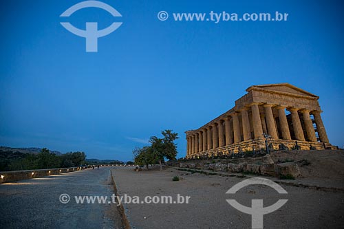  Temple of Concordia evening - Valle dei Templi (Valley of the Temples) - ancient greek city Akragas  - Agrigento city - Agrigento province - Italy