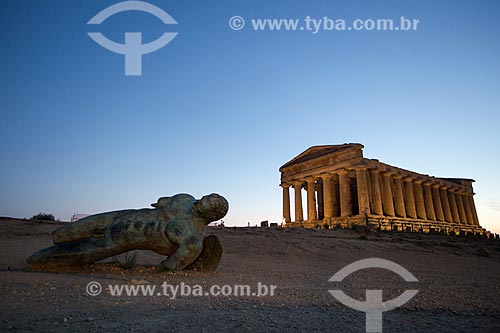  Bronze sculpture with the Temple of Concordia in the background - Valle dei Templi (Valley of the Temples) - ancient greek city Akragas  - Agrigento city - Agrigento province - Italy