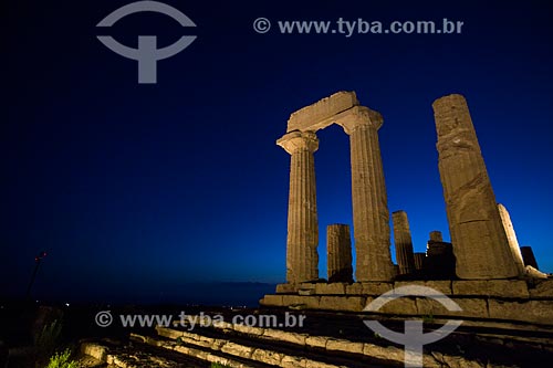  Temple of Juno nightfall - Valle dei Templi (Valley of the Temples) - ancient greek city Akragas  - Agrigento city - Agrigento province - Italy
