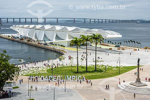  Mua Square and the Monument to Visconde de Maua (Viscount of Maua) with the Amanha Museum (Museum of Tomorrow) in the background  - Rio de Janeiro city - Rio de Janeiro state (RJ) - Brazil