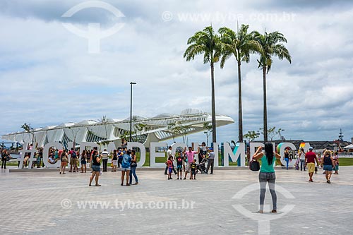  Peoples - Mua Square with the Amanha Museum (Museum of Tomorrow) in the background  - Rio de Janeiro city - Rio de Janeiro state (RJ) - Brazil