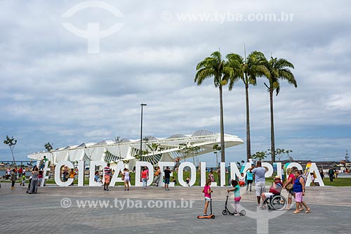  Peoples - Mua Square with the Amanha Museum (Museum of Tomorrow) in the background  - Rio de Janeiro city - Rio de Janeiro state (RJ) - Brazil