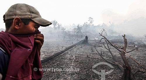  Man near to burned on the banks of BR-319 highway  - Manaus city - Amazonas state (AM) - Brazil