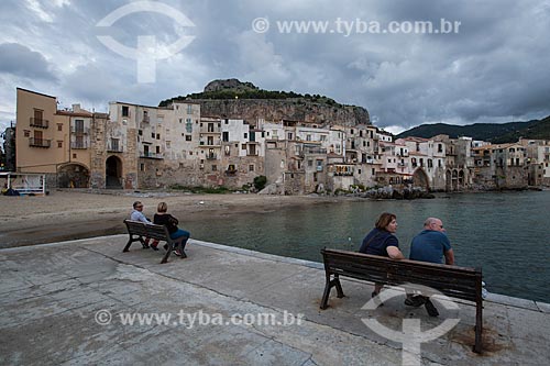  Couples - old Cefalù city marina on the banks of the Tyrrhenian Sea  - Cefalù city - Palermo province - Italy