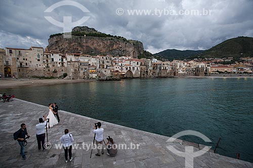  Couples - old Cefalù city marina on the banks of the Tyrrhenian Sea  - Cefalù city - Palermo province - Italy