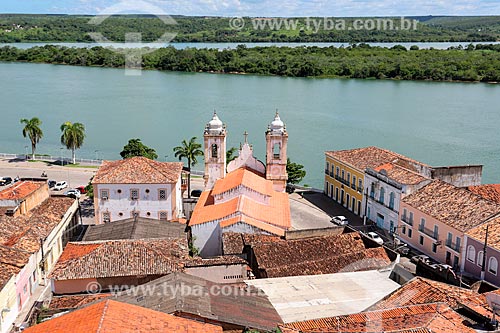  Top view of the Igreja de Nossa Senhora da Corrente (Our Lady of the Chains Church) - 1790 - and historic houses with the Sao Francisco River in the background  - Penedo city - Alagoas state (AL) - Brazil