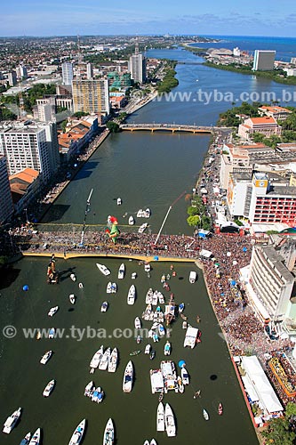  Aerial photo of the Galo da Madrugada carnival street troup parade  - Recife city - Pernambuco state (PE) - Brazil