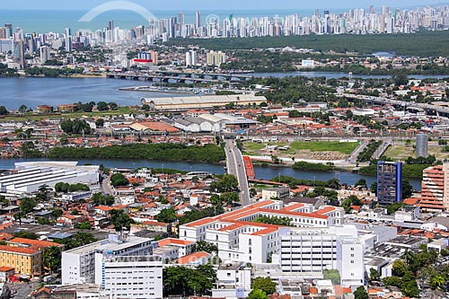  Aerial photo of the Pedro II Hospital and the Professor Fernando Figueira Integral Medicine Institute with the Recife city in the background  - Recife city - Pernambuco state (PE) - Brazil