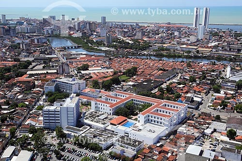 Aerial photo of the Pedro II Hospital and the Professor Fernando Figueira Integral Medicine Institute with the Recife city in the background  - Recife city - Pernambuco state (PE) - Brazil