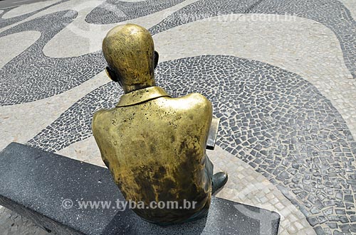  Detail of the statue of poet Carlos Drummond de Andrade on Post 6  - Rio de Janeiro city - Rio de Janeiro state (RJ) - Brazil