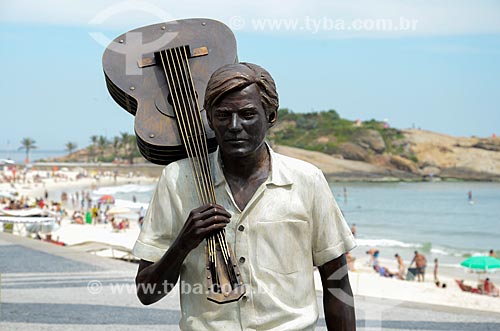  Statue of maestro Tom Jobim on Arpoador Beach boardwalk  - Rio de Janeiro city - Rio de Janeiro state (RJ) - Brazil