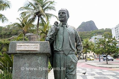  Sculpture of the Journalist Zozimo Barroso do Amaral (2001) with the Morro Dois Irmaos (Two Brothers Mountain) in the background  - Rio de Janeiro city - Rio de Janeiro state (RJ) - Brazil