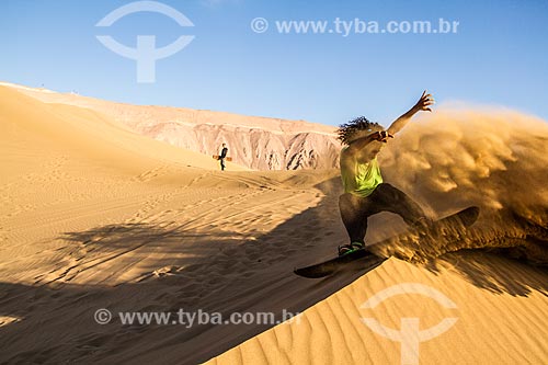  Practitioner of sandboard - Cerro Dragon (Dune Dragon Hill)  - Iquique city - Iquique Province - Chile