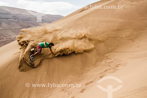  Practitioner of sandboard - Cerro Dragon (Dune Dragon Hill)  - Iquique city - Iquique Province - Chile