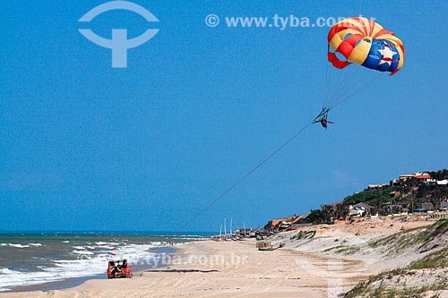  Paraglider being pulled by a buggy - Canoa Quebrada Beach  - Aracati city - Ceara state (CE) - Brazil