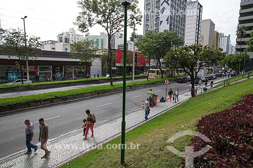  Pedestrians - Barao do Rio Branco Avenue  - Juiz de Fora city - Minas Gerais state (MG) - Brazil