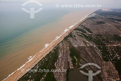  Mud drift along the coast north of the mouth of the Doce River after dam rupture of the Samarco company mining rejects in Mariana city (MG)  - Linhares city - Espirito Santo state (ES) - Brazil