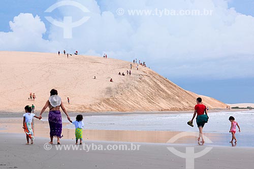 Bathers - Jericoacoara Beach dunes to see the sunset  - Jijoca de Jericoacoara city - Ceara state (CE) - Brazil