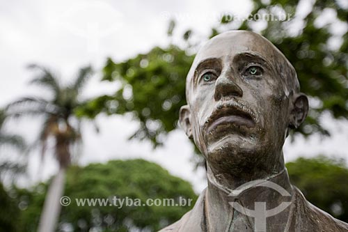  Detail of the bust of Alberto Santos Dumont - Bagatelle Square  - Belo Horizonte city - Minas Gerais state (MG) - Brazil