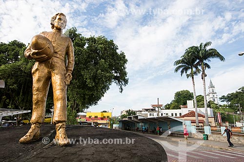  Sculpture in tribute of the Ayrton Senna former pilot of Formula 1  - Paraiba do Sul city - Rio de Janeiro state (RJ) - Brazil