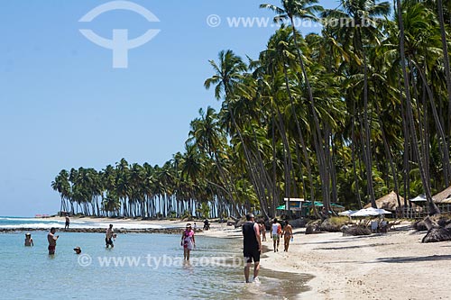  Bathers - Carneiros Beach waterfront  - Tamandare city - Pernambuco state (PE) - Brazil