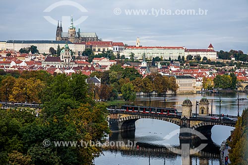  View of the Vltava River with the Katedrála svatého Víta (São Vitor Cathedral) - Pra?ský hrad (Prague Castle)  - Prague - Central Bohemian Region - Czech Republic