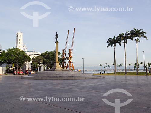  Monument to Visconde de Maua (Viscount of Maua) - Maua Square with the Pier Maua in the background  - Rio de Janeiro city - Rio de Janeiro state (RJ) - Brazil