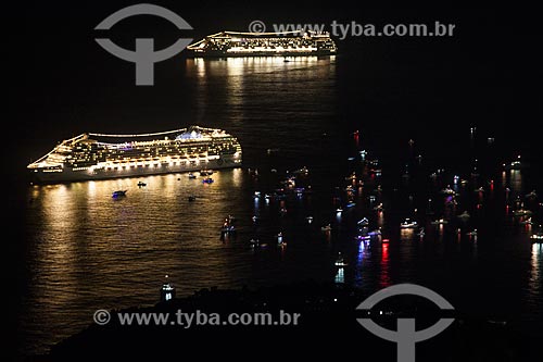  Transatlantic ships awaiting the fireworks - Copacabana Beach  - Rio de Janeiro city - Rio de Janeiro state (RJ) - Brazil