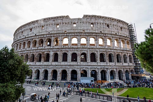  Facade of the Coliseum - also known as the Flavian Amphitheatre  - Rome - Rome province - Italy