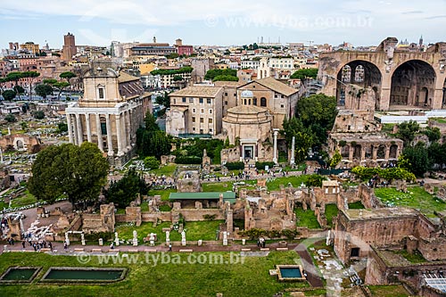  Archaeological site near to Coliseum - Antonius e Faustina Temple, Santi Cosma e Damiano Temple and Basilica of Maxentius in the background  - Rome - Rome province - Italy
