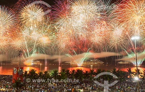  Fireworks at Copacabana beach during reveillon 2015  - Rio de Janeiro city - Rio de Janeiro state (RJ) - Brazil
