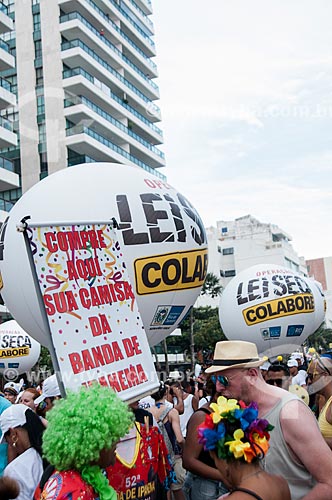  Balloons of the blitz of Lei Seca Operation (Prohibition Operation) during the Banda de Ipanema carnival street troup parade  - Rio de Janeiro city - Rio de Janeiro state - Brazil