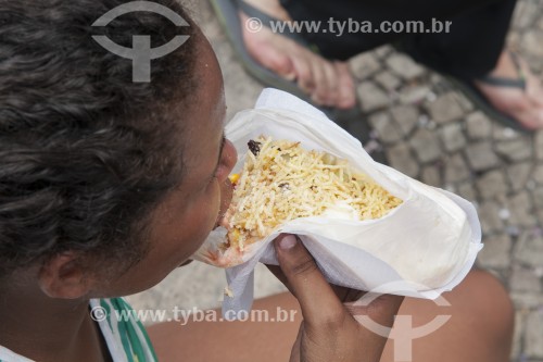  Woman eating hot dog  - Rio de Janeiro city - Rio de Janeiro state (RJ) - Brazil