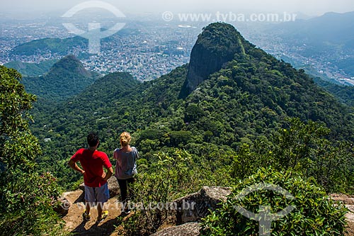  Couple observing the landscape from trail to Tijuca Peak  - Rio de Janeiro city - Rio de Janeiro state (RJ) - Brazil