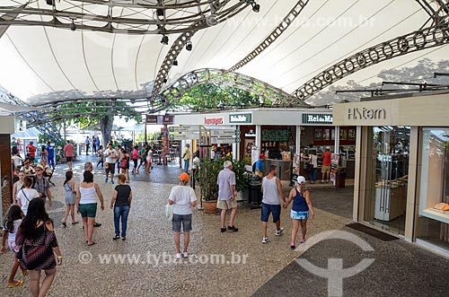  Tourists - commercial center of the Urca Mountain  - Rio de Janeiro city - Rio de Janeiro state (RJ) - Brazil