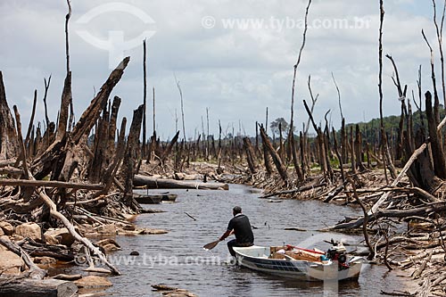  Riverine - Lake of Balbina hydroelectric power plant during drought affecting the region  - Presidente Figueiredo city - Amazonas state (AM) - Brazil