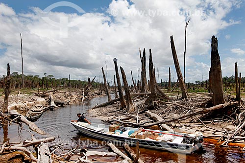  Riverine - Lake of Balbina hydroelectric power plant during drought affecting the region  - Presidente Figueiredo city - Amazonas state (AM) - Brazil