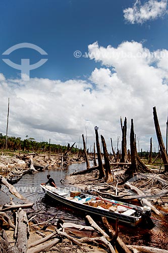  Riverine - Lake of Balbina hydroelectric power plant during drought affecting the region  - Presidente Figueiredo city - Amazonas state (AM) - Brazil